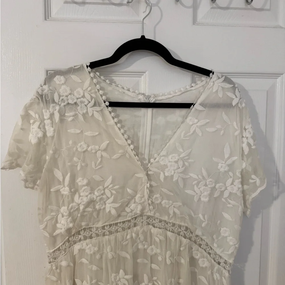 Elegant White Lace Maxi Dress - Picture 3 of 7